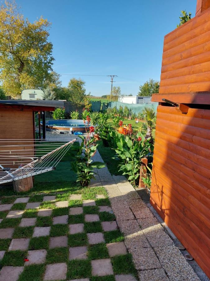 Penzion U Jezu - Ubytovani Pasohlávky Exteriör bild